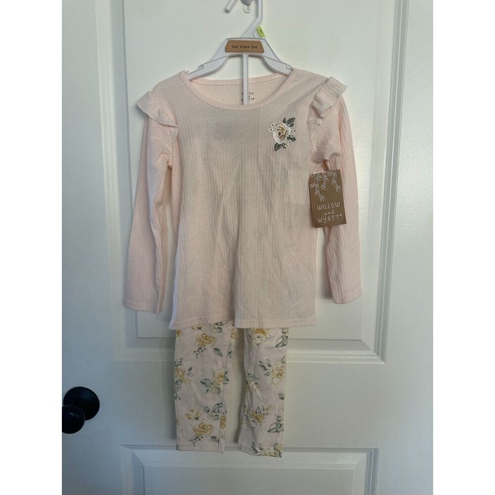 Willow and Wyatt Two Piece Floral Outfit - Long Sleeve & Leggings Size 4T